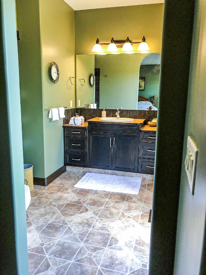 Wolf Creek Bed And Breakfast Ponoka 외부 사진