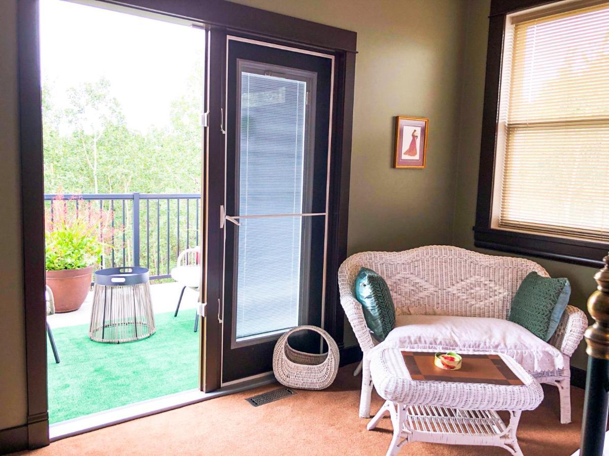 Wolf Creek Bed And Breakfast Ponoka 외부 사진
